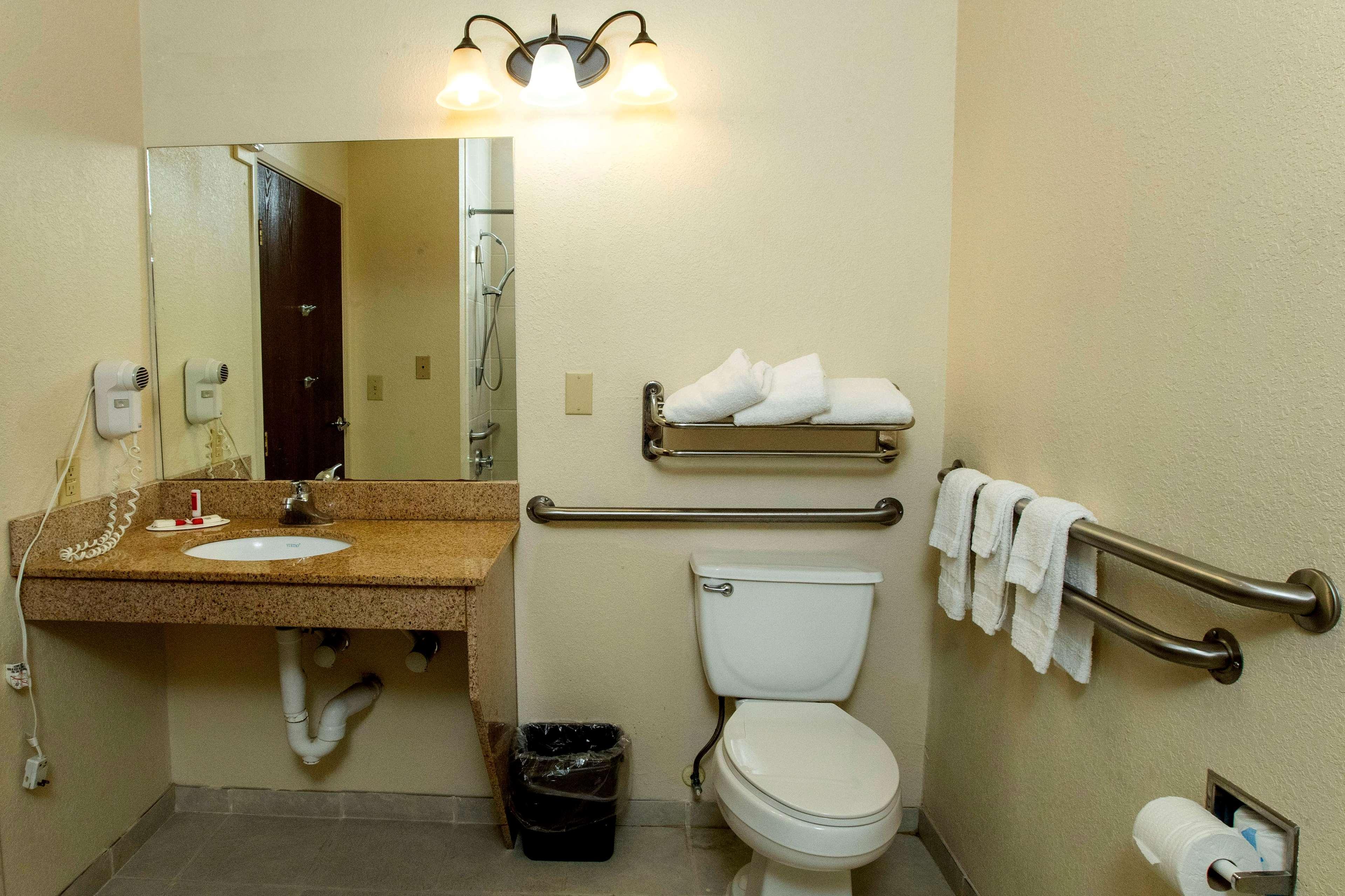 Days Inn & Suites By Wyndham Houston North/Aldine Εξωτερικό φωτογραφία
