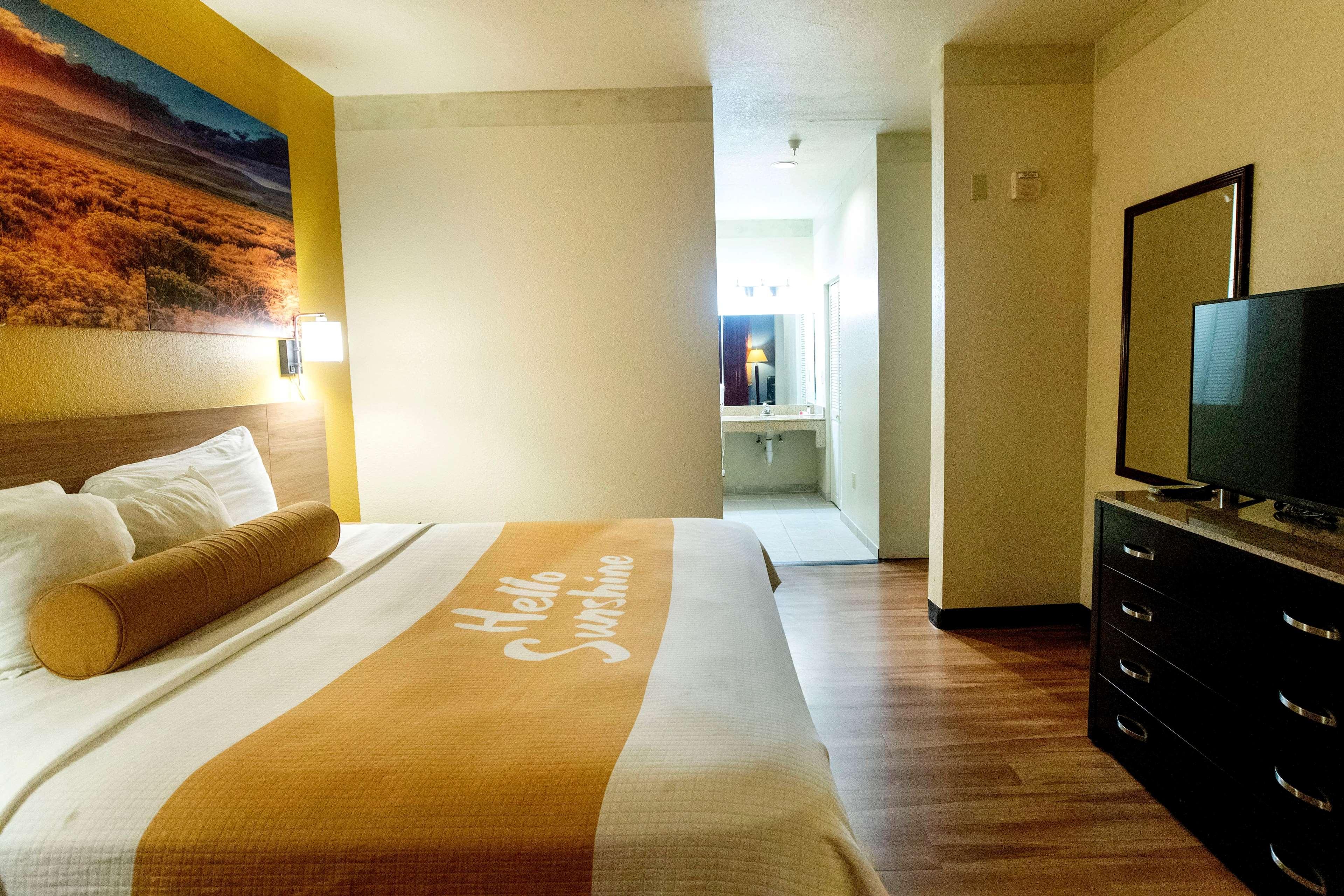 Days Inn & Suites By Wyndham Houston North/Aldine Εξωτερικό φωτογραφία
