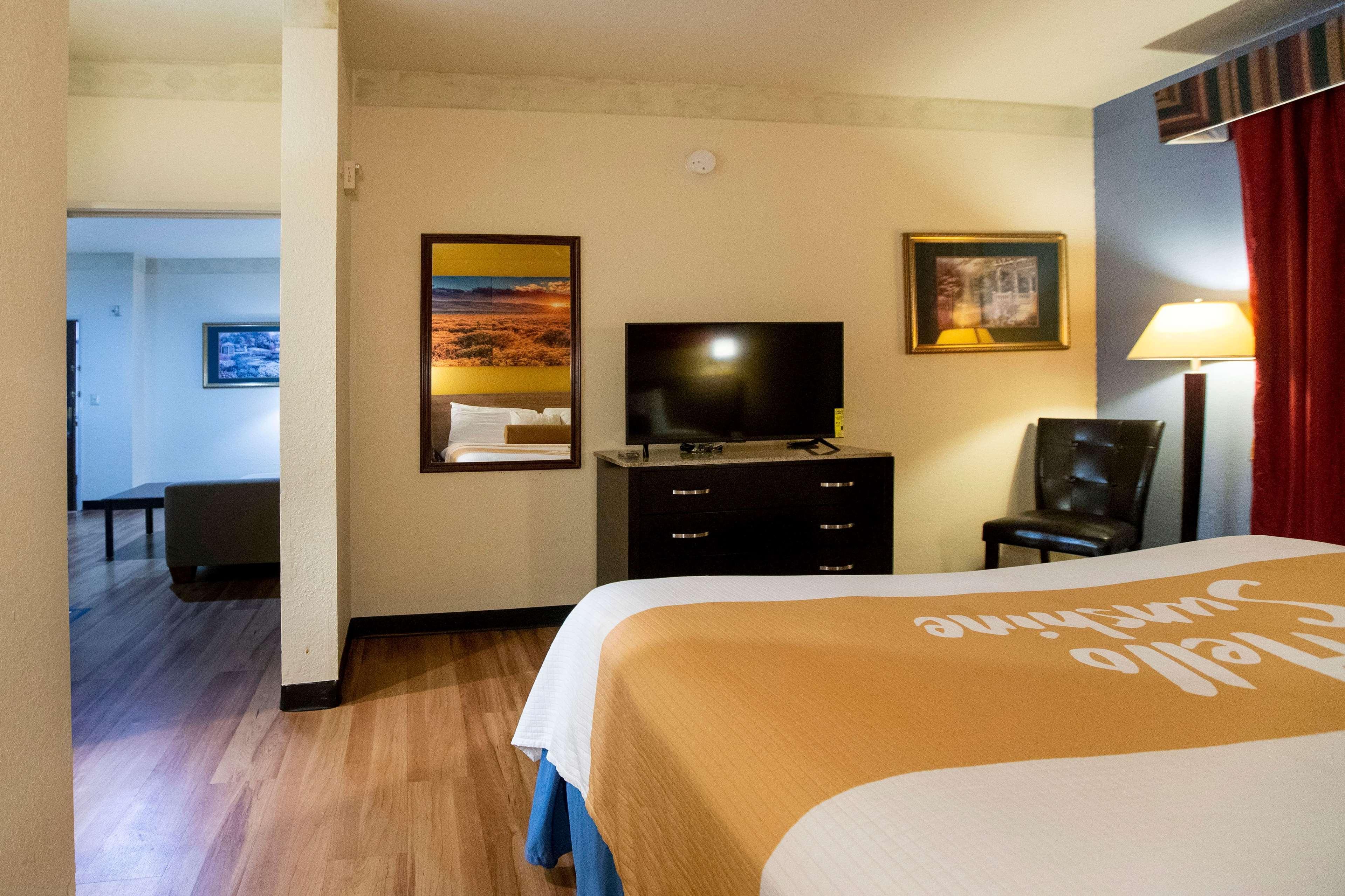 Days Inn & Suites By Wyndham Houston North/Aldine Εξωτερικό φωτογραφία