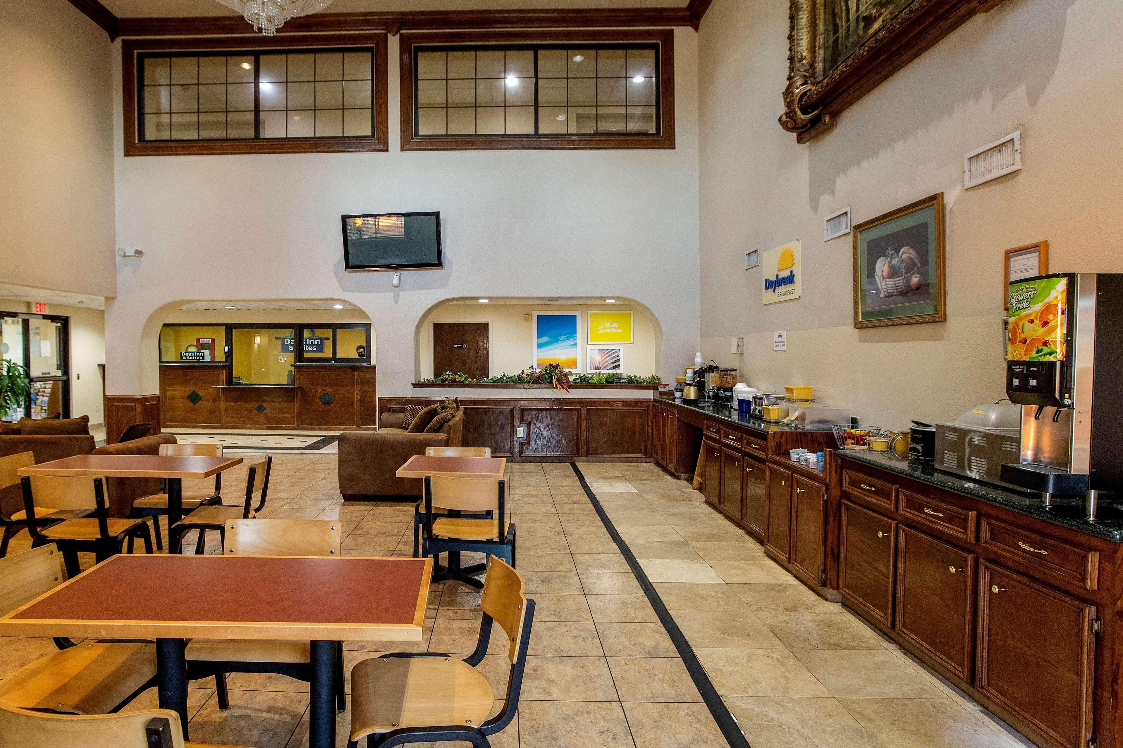 Days Inn & Suites By Wyndham Houston North/Aldine Εξωτερικό φωτογραφία