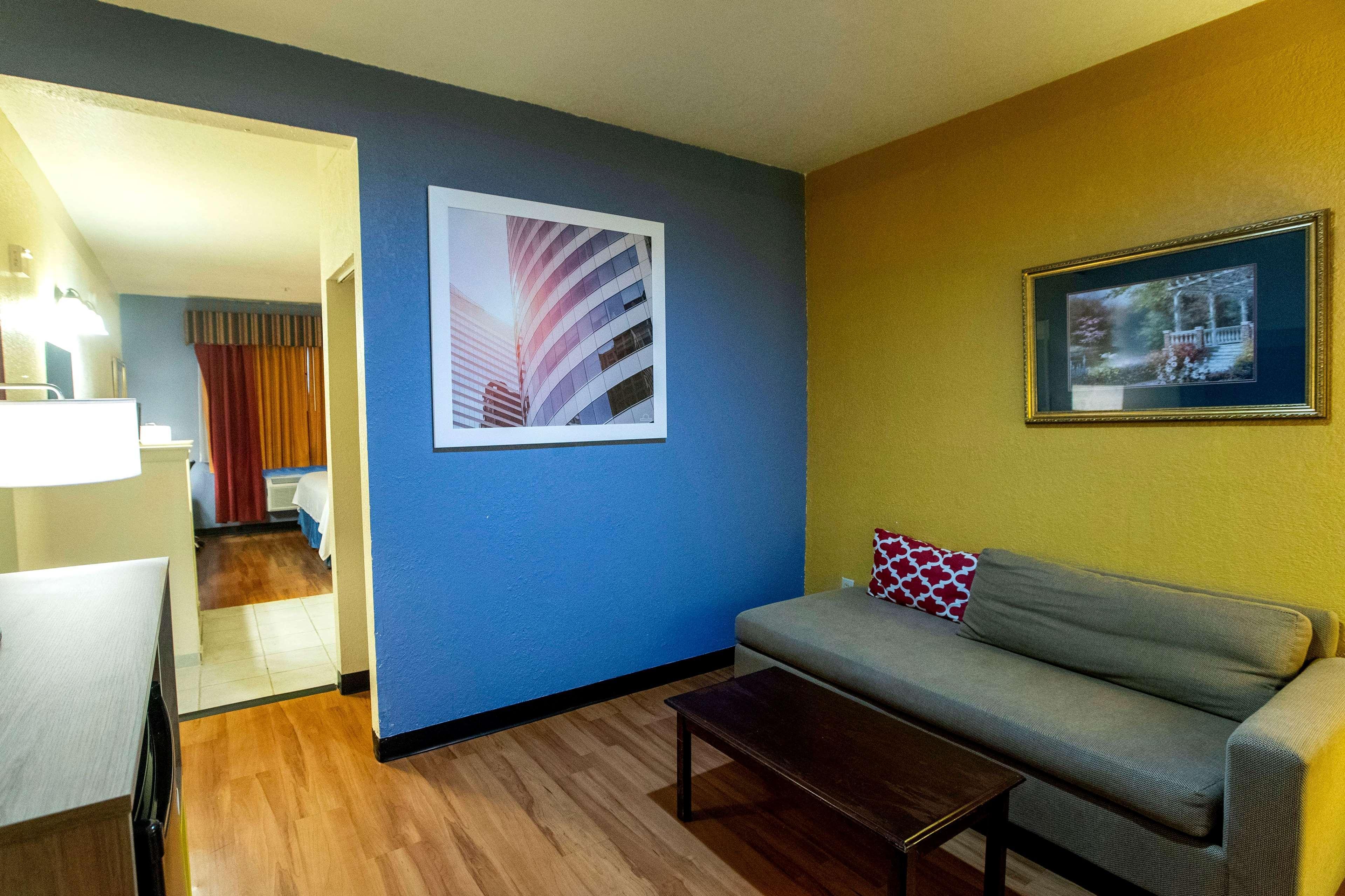 Days Inn & Suites By Wyndham Houston North/Aldine Εξωτερικό φωτογραφία