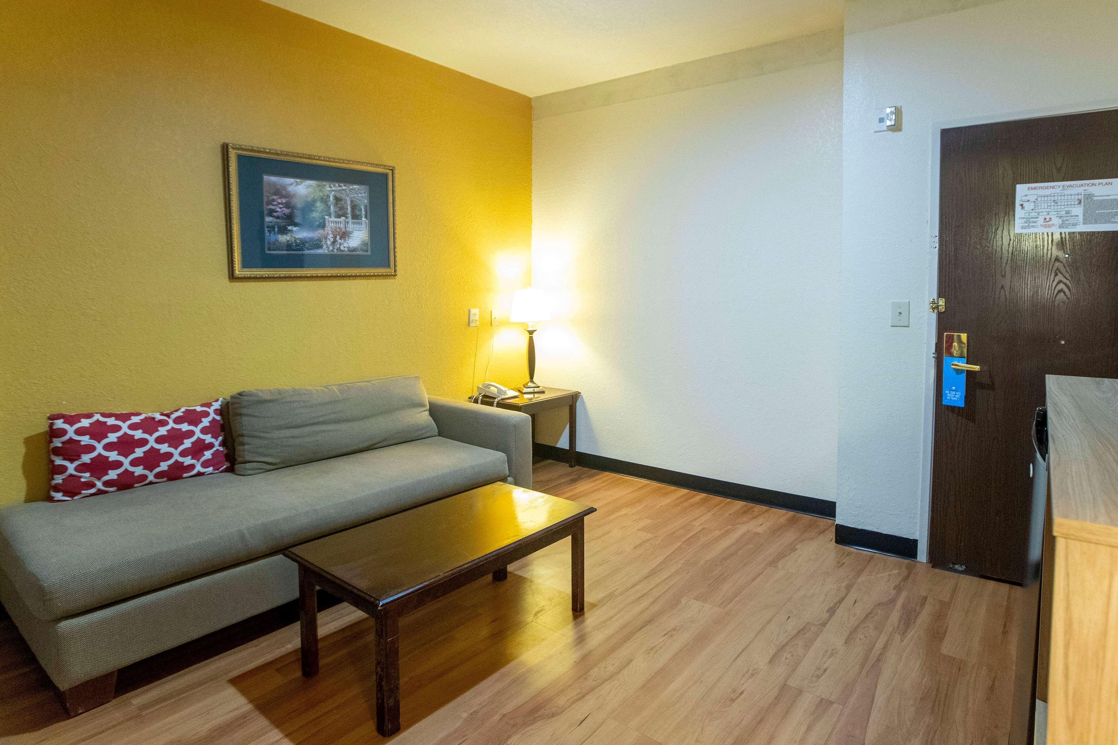Days Inn & Suites By Wyndham Houston North/Aldine Εξωτερικό φωτογραφία