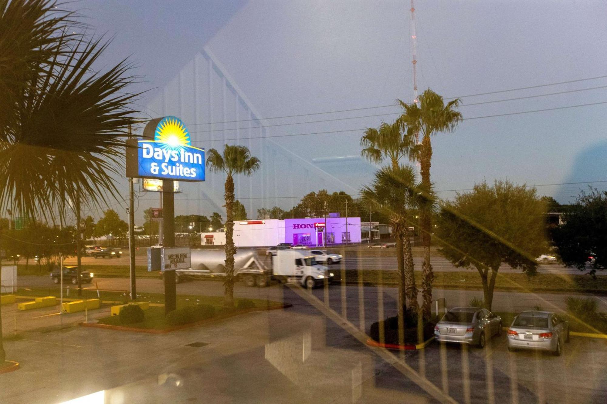 Days Inn & Suites By Wyndham Houston North/Aldine Εξωτερικό φωτογραφία
