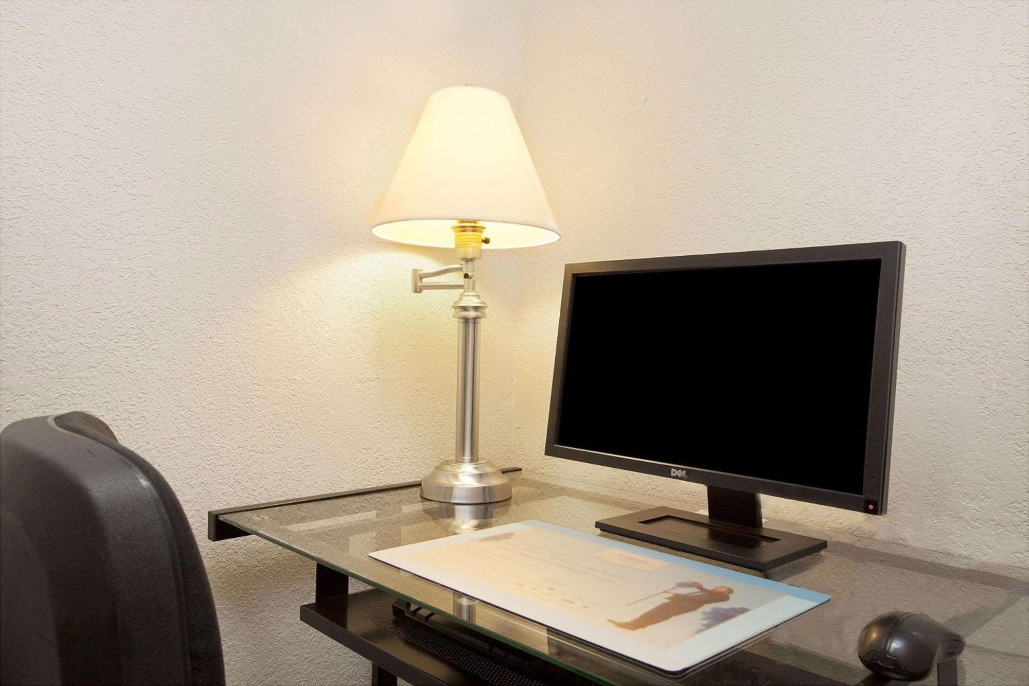 Days Inn & Suites By Wyndham Houston North/Aldine Εξωτερικό φωτογραφία