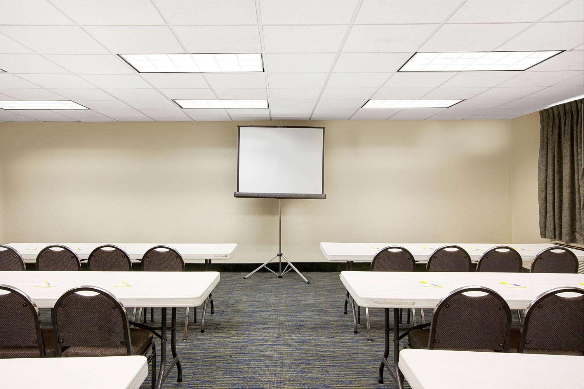 Days Inn & Suites By Wyndham Houston North/Aldine Εξωτερικό φωτογραφία