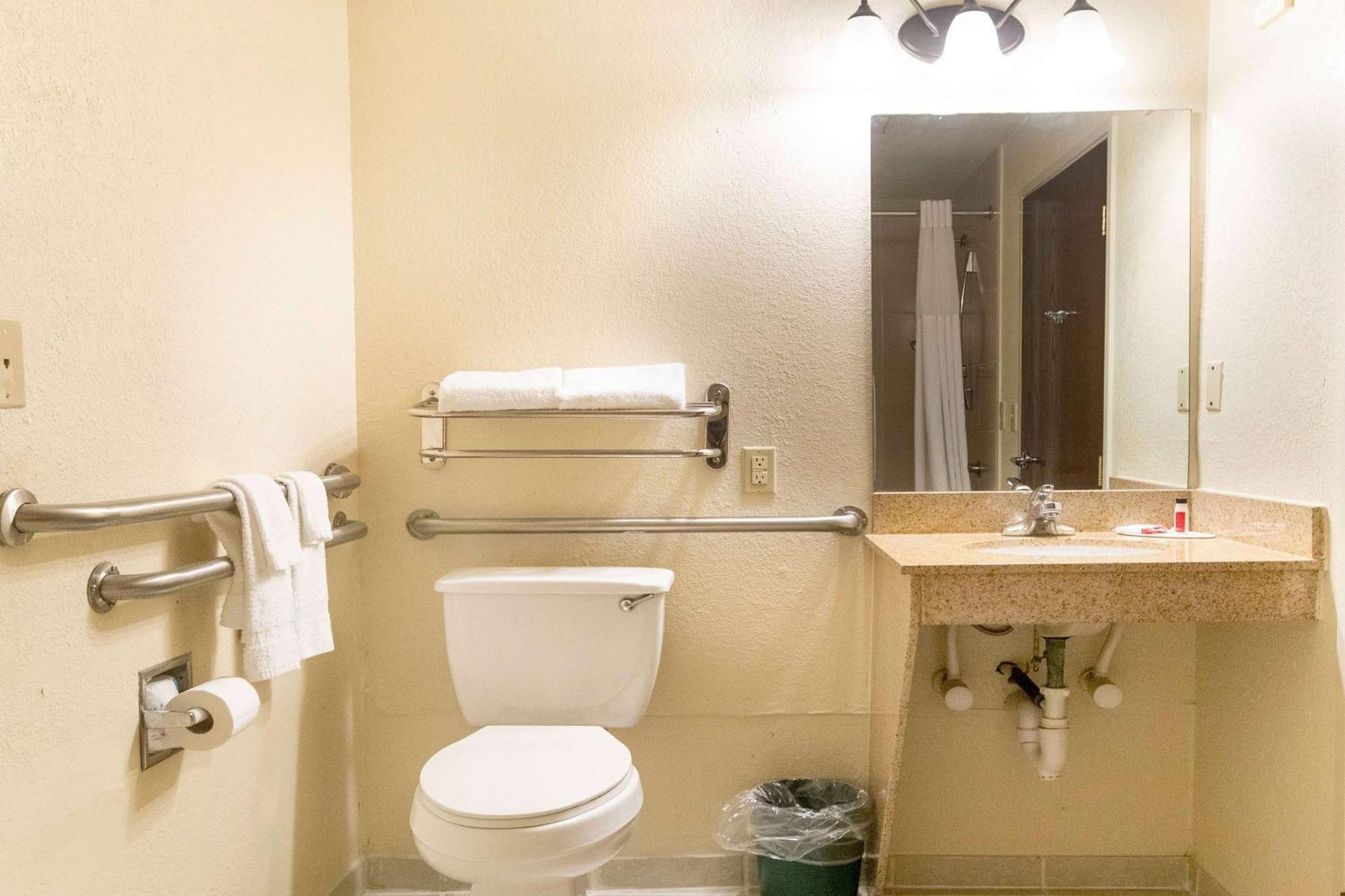 Days Inn & Suites By Wyndham Houston North/Aldine Εξωτερικό φωτογραφία