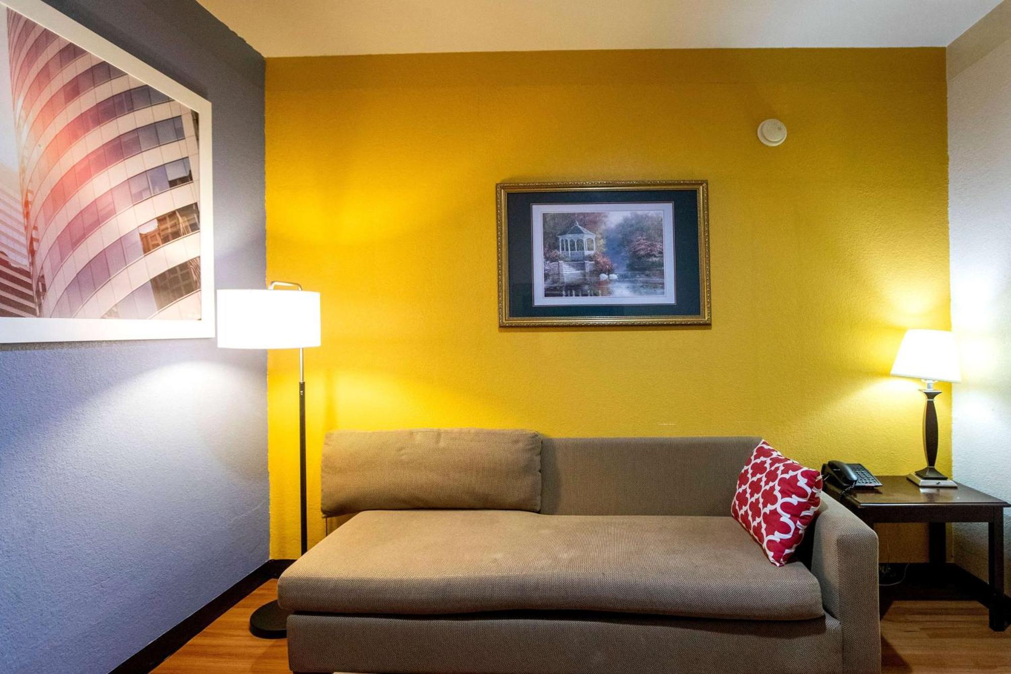 Days Inn & Suites By Wyndham Houston North/Aldine Εξωτερικό φωτογραφία
