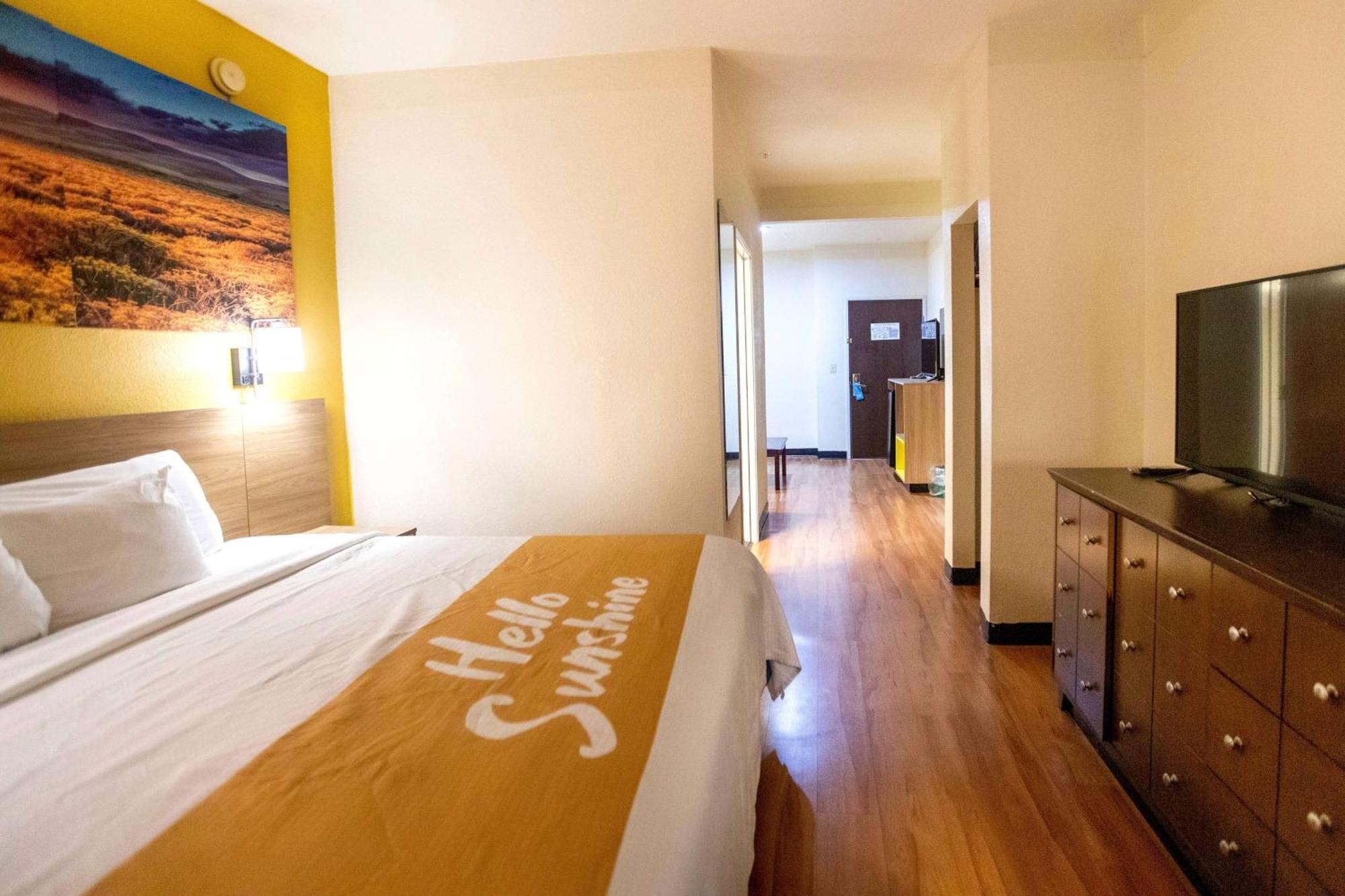 Days Inn & Suites By Wyndham Houston North/Aldine Εξωτερικό φωτογραφία