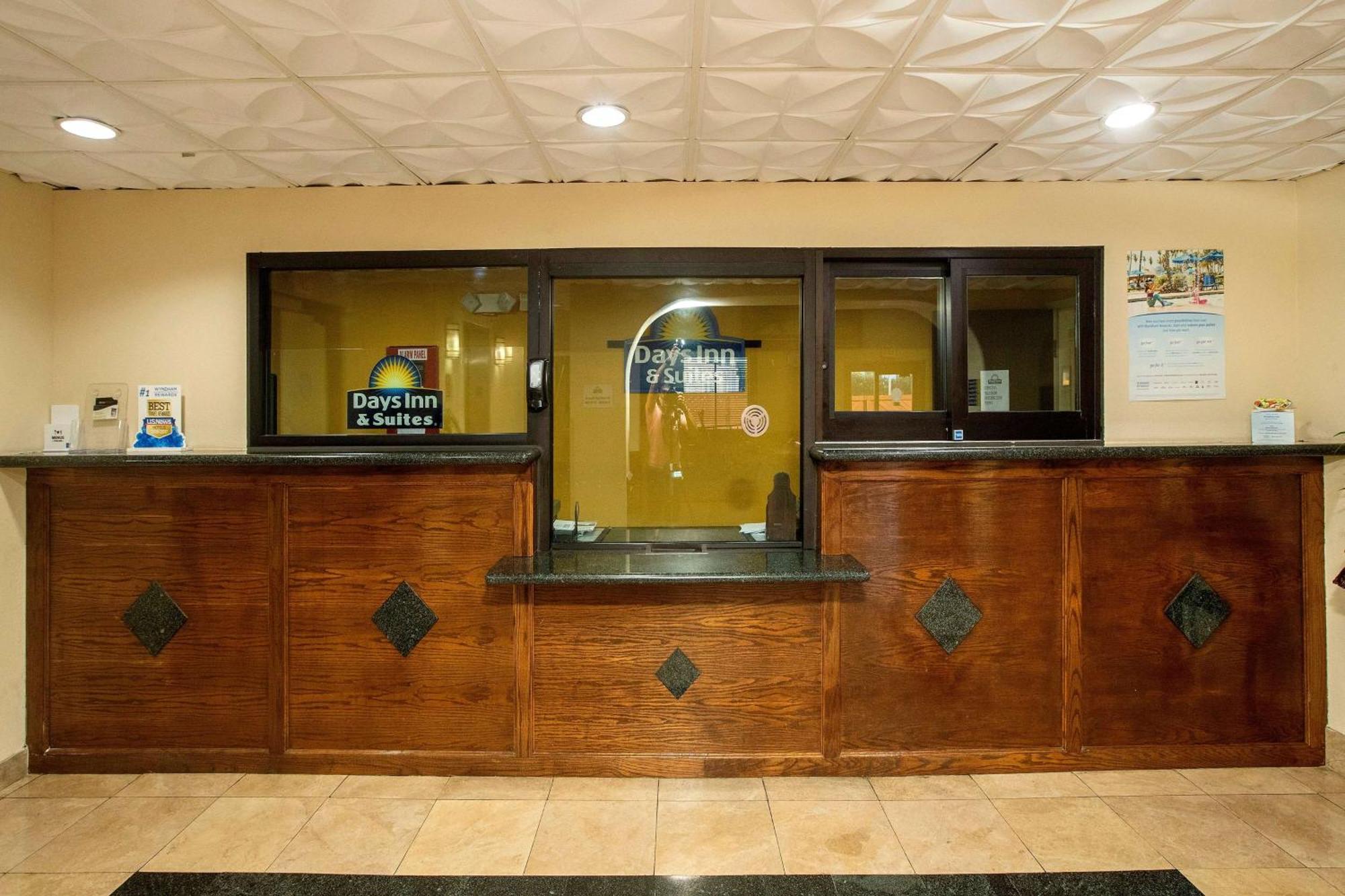Days Inn & Suites By Wyndham Houston North/Aldine Εξωτερικό φωτογραφία