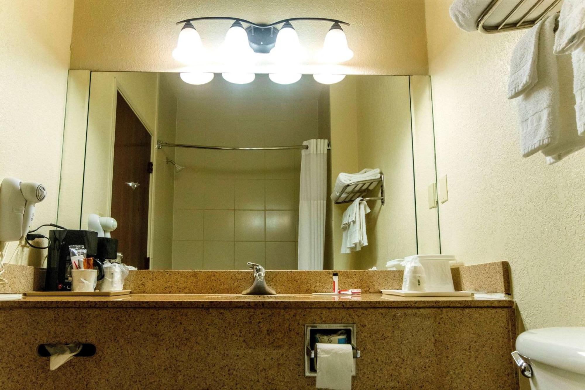 Days Inn & Suites By Wyndham Houston North/Aldine Εξωτερικό φωτογραφία