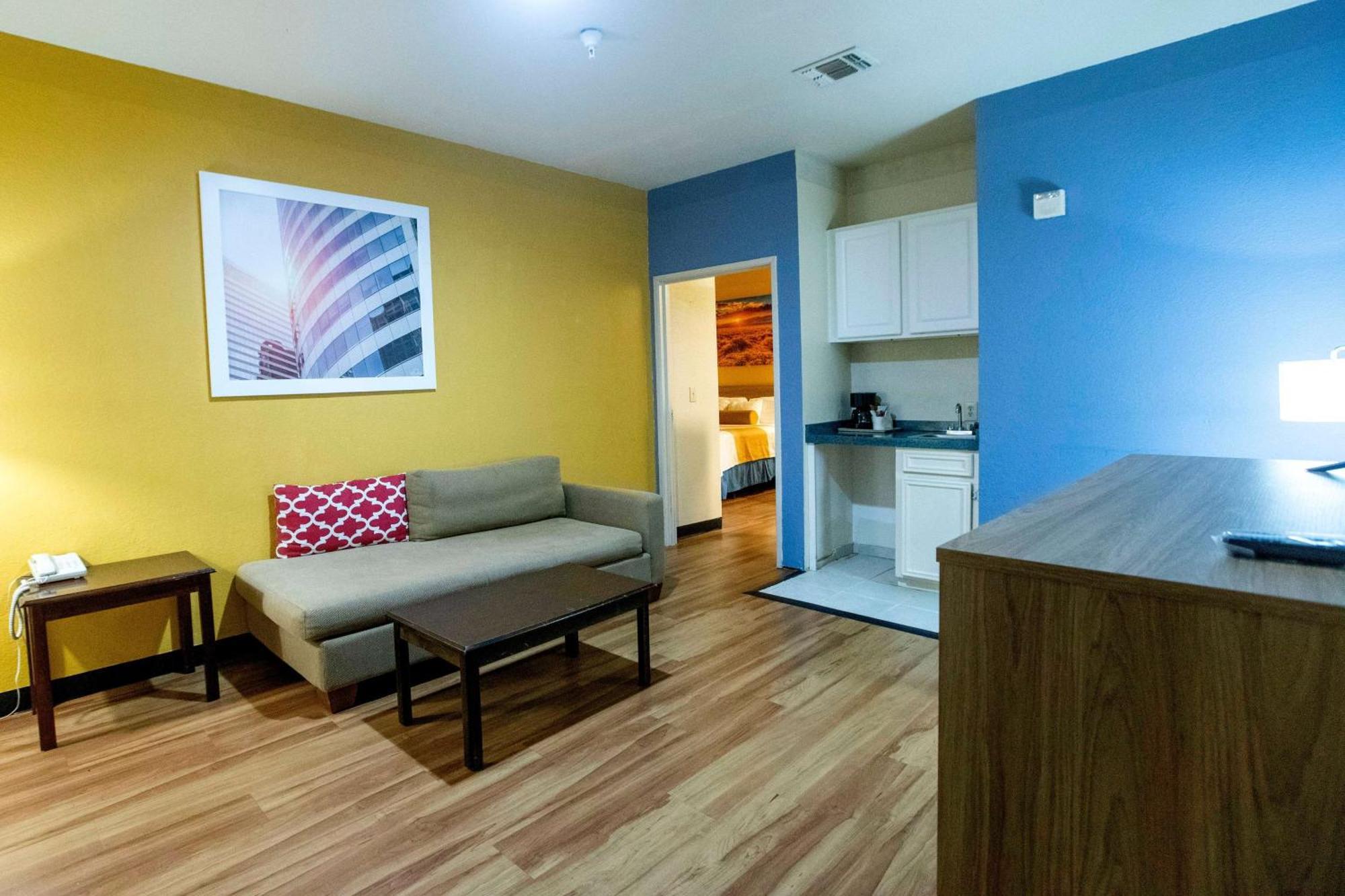 Days Inn & Suites By Wyndham Houston North/Aldine Εξωτερικό φωτογραφία
